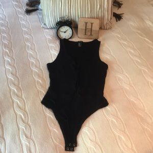 Black sleeveless body shirt Size Small